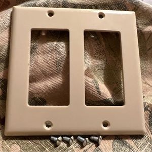 Leviton Wall plate with Matching Screws